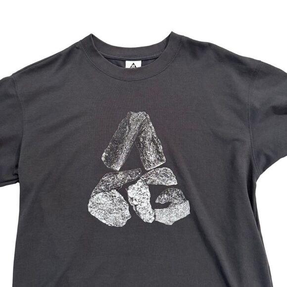 NIKE MEN ACG MONOLITHIC TEE (ANTHRACITE) size small - Picture 2 of 3